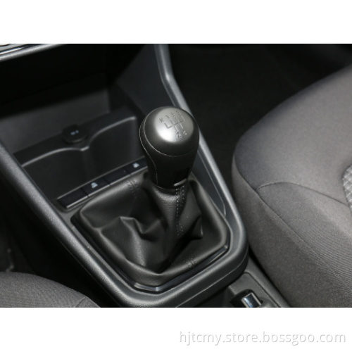 Auto Drive a sinistra Motore a benzina a basso prezzo Nuovo Santana 2021 1.5T 5 sedili Tessuto elettrico Changan CS75 Multifunzione